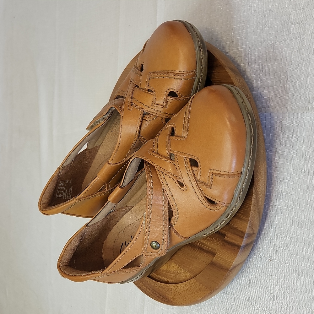 Clarks Ashland Fisherman Style Flats. Size 7
